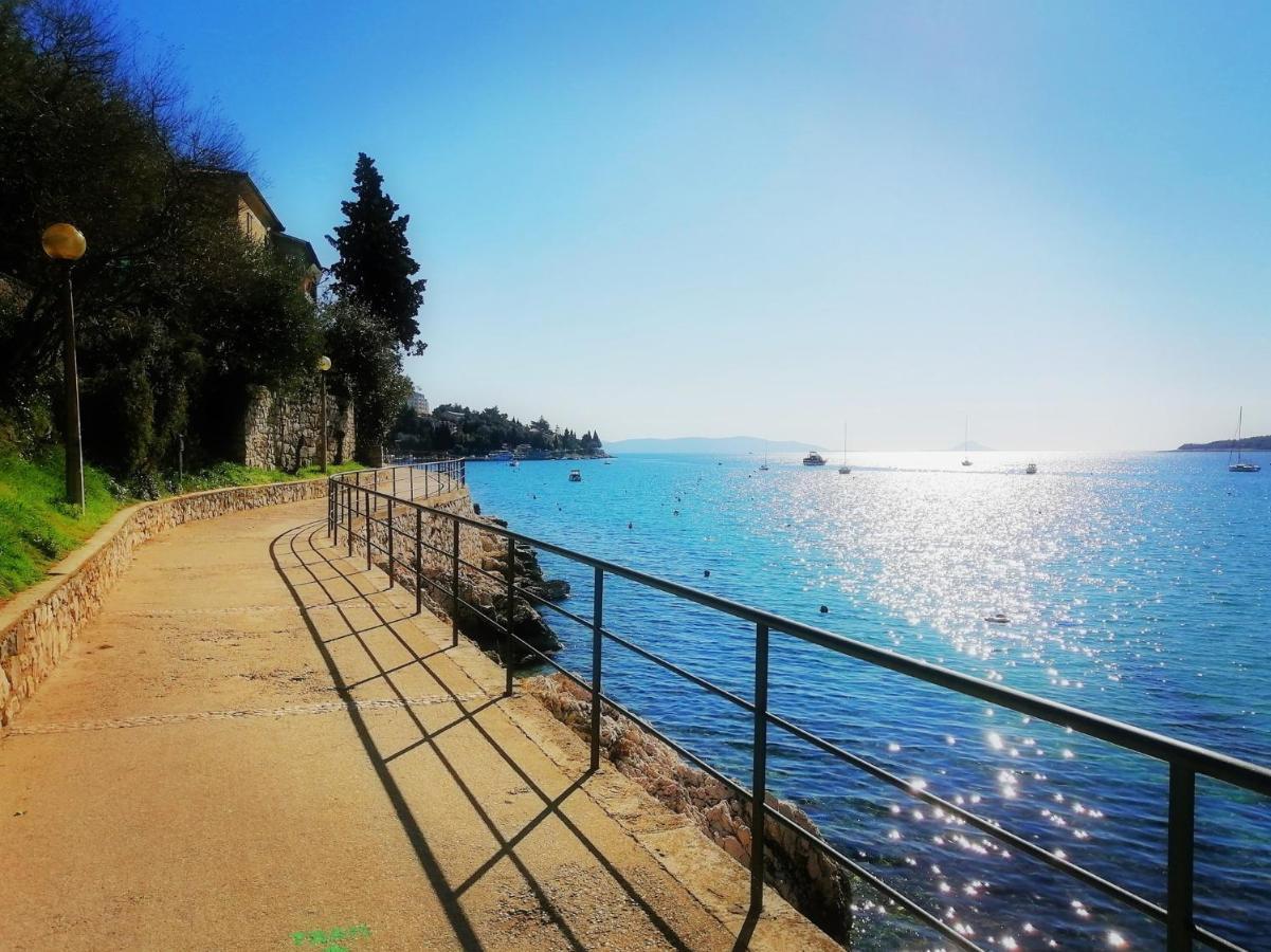Apartment Suzie Q - Intermezzo With Sea View Rabac Zewnętrze zdjęcie
